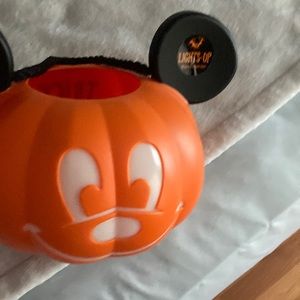 Mickey Halloween candy bucket lights up like new